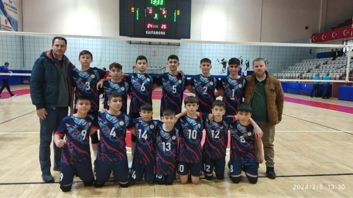 İstiklal Ortaokulu Voleybol Takımımız Sakarya'yı Temsil Etti